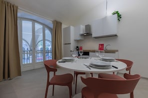 Classic Apartment | In-room dining