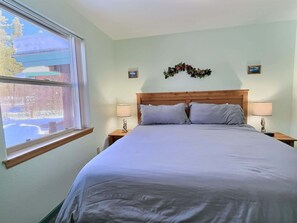 3 quartos, ferros/tábuas de passar roupa, Wi-Fi, roupa de cama