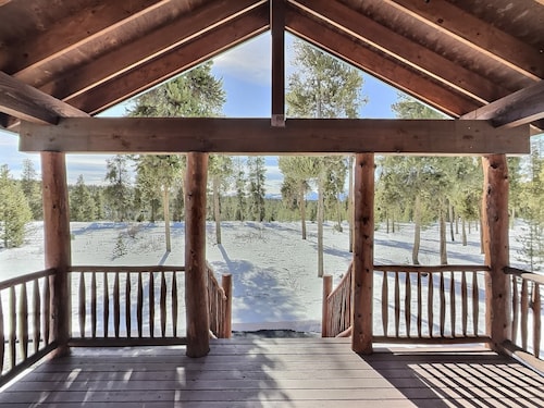 2 Bed Cabin, Fireplace, Lodgepole Pines