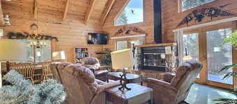Mountain Log Home-Among Lodgepole Pines