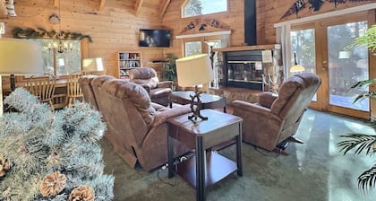 Mountain Log Home-Among Lodgepole Pines