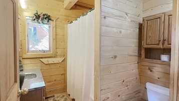 Douche, sĂšche-cheveux, serviettes fournies