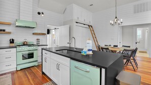 Coffee/tea maker, fridge, microwave, oven - Incredible Coastal Getaway w/ Private Pool Near Sav + Beach by Lucky Savannah (Thunderbolt)