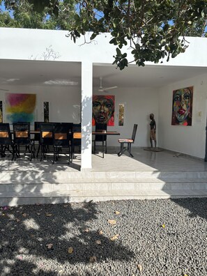 屋外ダイニングエリア