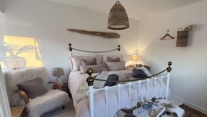Room - Orkney Retreats Kilnbarn 5* Scandi Deluxe Seafront Cottage (Kilnbarn)