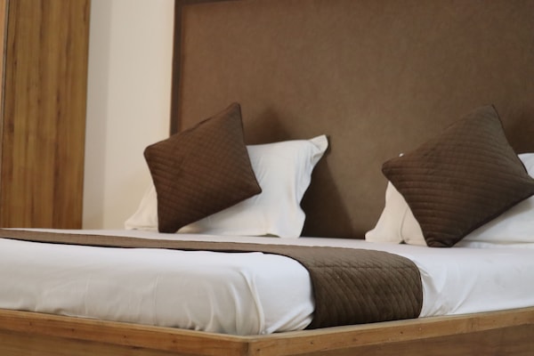 1 bedroom, premium bedding, memory foam beds, free WiFi