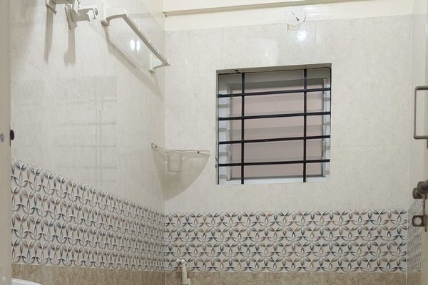 Studio Suite | Bathroom | Bathtub, towels, soap, shampoo