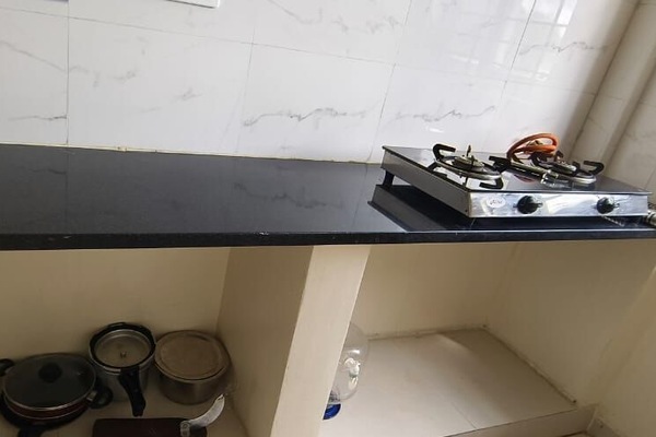 Standard Suite, Balcony | Private kitchen | Fridge, cookware/dishes/utensils