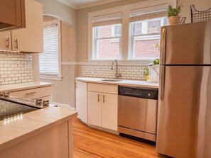 ميكروويف، فرن، موقد طهي مسطح، غسالة أطباق