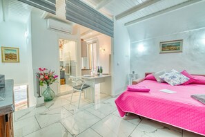 Free WiFi, bed sheets - Maison La Vanda - Centro Citta (Sanremo)