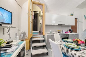 Fridge, microwave, oven, stovetop - Oltremare (Sanremo)