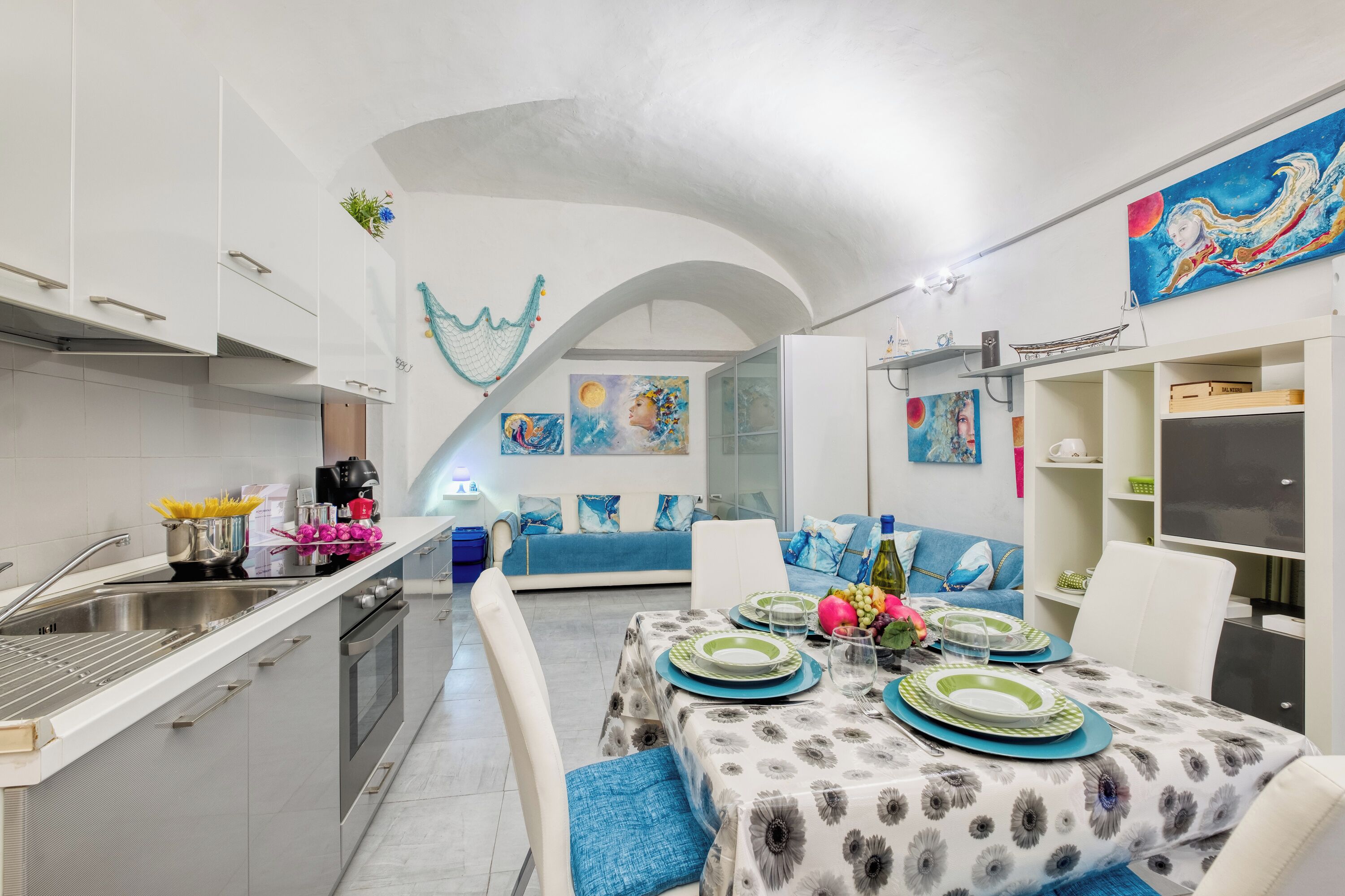 Kylskåp, mikrovågsugn, ugn och spishäll