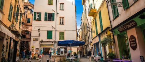 Family Apartment, Multiple Bedrooms (La Perla) | Outdoor dining