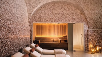Couples treatment room(s), sauna, hot tub, steam room