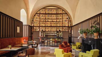 3 bars/lounges, poolside bar