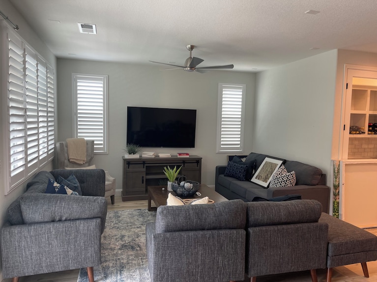 3/2 - Family Friendly, Fully Furnished W/ Jacuzzi - Roseville, CA