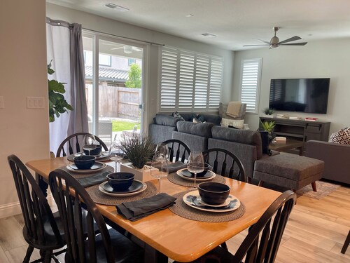 3/2 - Family Friendly, Fully Furnished w/ Jacuzzi