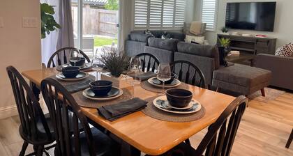 3/2 - Family Friendly, Fully Furnished w/ Jacuzzi