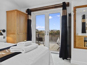 3 chambres, fer et planche Ă repasser, Wi-Fi gratuit, draps fournis