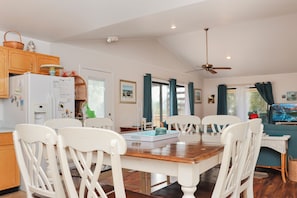 Dining - 🌊🌙Snowbird Friendly, Dogs Welcome-Blue Moon Cottage🌙🌊 (Cape San Blas)