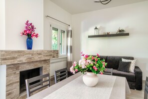 Apartemen, patio, pemandangan danau | 2 kamar tidur, seprai premium, dan selimut bulu angsa