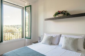 Lejlighed - terrasse - søudsigt | 2 soveværelser, premium-sengetøj, dundyner, strygejern/strygebræt