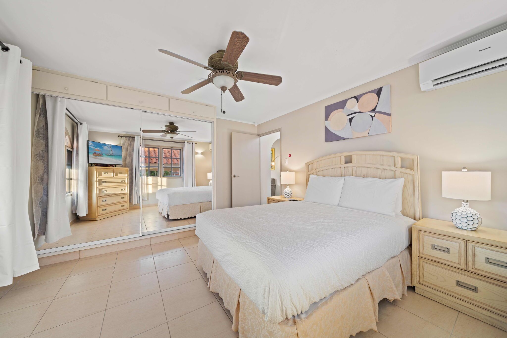 4 Schlafzimmer, Schreibtisch, Bügeleisen/Bügelbrett, Reisekinderbett