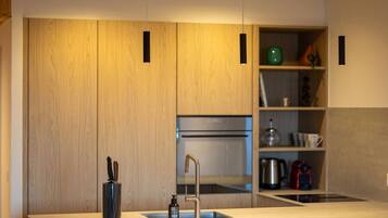 Fridge, oven, dishwasher, coffee/tea maker