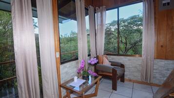 Comfort Cottage, Mountain View | Living area