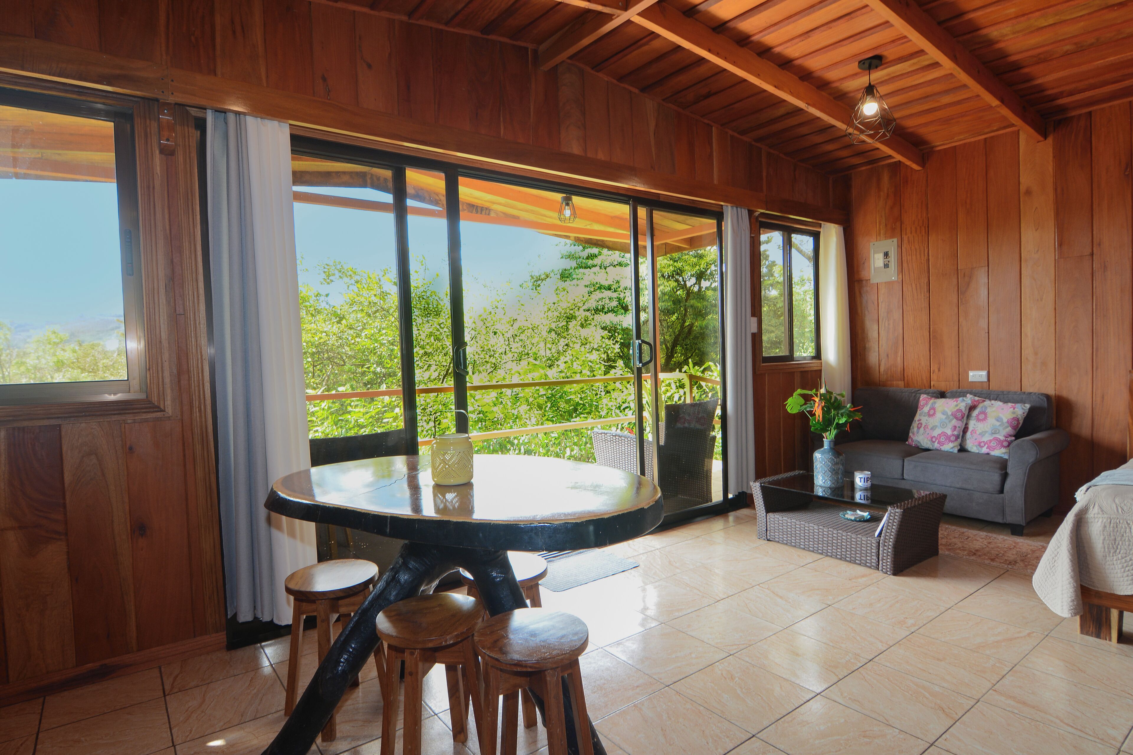 Comfort Studio Suite, Garden View | In-room dining