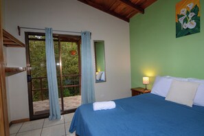 Casa rural familiar, vistes al jardí | 1 dormitori, wifi gratuïta i roba de llit 