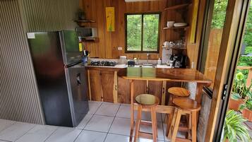 Comfort Cottage, Mountain View | Private kitchen | Fridge, microwave, stovetop, coffee/tea maker