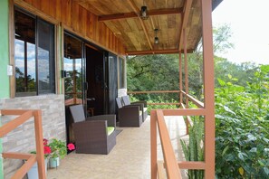 Estudi en suite Comfort, vistes al jardí | Terrassa o pati