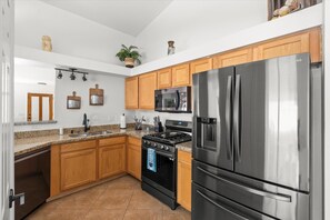 Fridge, microwave, oven, stovetop - Spacious 3BR South Mtn Home • Corporate Ready (Phoenix)