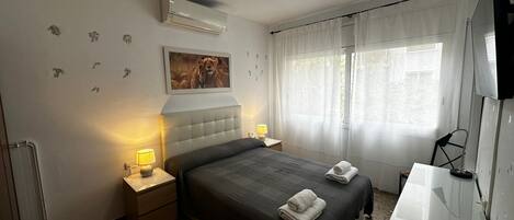 Habitación doble, baño compartido | Tabla de planchar con plancha y wifi gratis