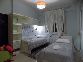 2 bedrooms, iron/ironing board, free WiFi