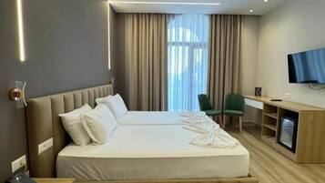 Deluxe-Doppel- oder -Zweibettzimmer, Balkon, Bergblick | Kostenloses WLAN