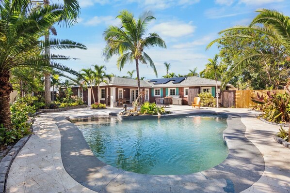 A heated pool - Family-Friendly Pool Home Just Minutes from Anna Maria Island (Bradenton)