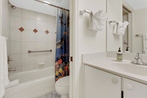 Hårtork och handdukar