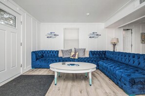 TV - Blue Sea Horse Cottage (North Myrtle Beach)