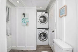 Interior - Blue Sea Horse Cottage (North Myrtle Beach)