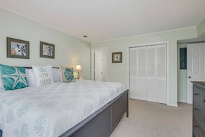 Room - 2 BR condo w/ pool, Ocean Blvd (North Myrtle Beach)