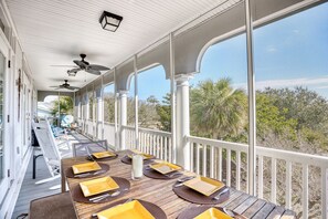Outdoor dining - Seaside Magnolia (North Myrtle Beach)