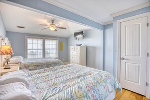 Room - 9BR Oceanfront Home with Pool/Hottub/Gameroom (North Myrtle Beach)