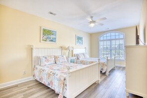 Room - 5BR Waterfront Home w/ Pool, hotub, & elevator (North Myrtle Beach)
