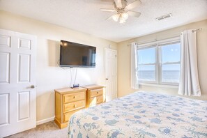 Room - 6 BR OceanFront w/ Heated Pool/Hottub Cherry Grove (North Myrtle Beach)