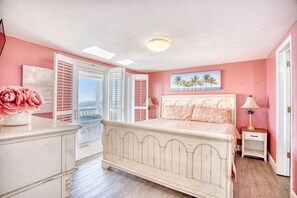 6 bedrooms, WiFi, bed sheets - 52 Week High (North Myrtle Beach)