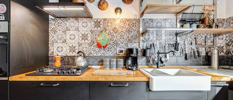 Apartemen, 2 kamar tidur, Bebas Asap Rokok, pemandangan kota | Dapur pribadi | Lemari es besar, oven, kompor, dan mesin pencuci piring