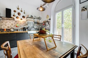 Apartment, 2 Bedrooms, Non Smoking, City View | Living area