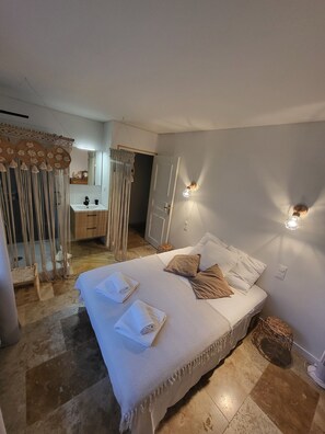 4 chambres, fer et planche à repasser, lit parapluie, Wi-Fi